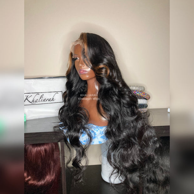 Layered Closure Unit With Chocolate Money Piece