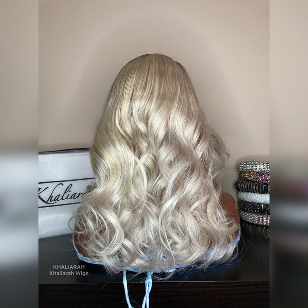 Blonde Wig withVolume Curls