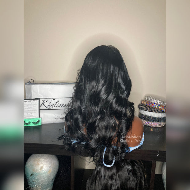 Closure Unit with Classic Curls