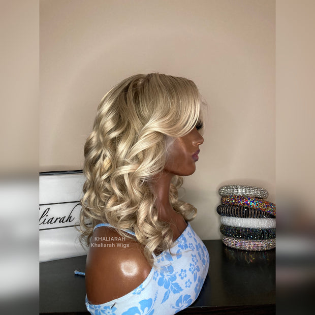 Toned Lob With Classic Curls